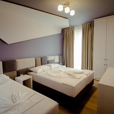 Hotel Lubjana Durrës 外观 照片